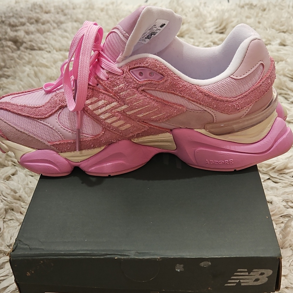 New Balance 9060 Cherry Blossom Colorway. - Picture 4 of 11